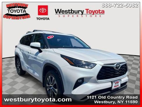 Used 2023 Toyota Highlander XLE AWD/4WD image 1