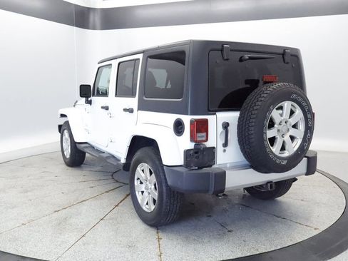 Used 2017 Jeep Wrangler Unlimited Sahara w/ Connectivity Group AWD/4WD image 3