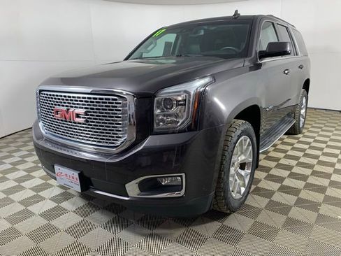 Used 2017 GMC Yukon SLT w/ Open Road Package AWD/4WD image 2