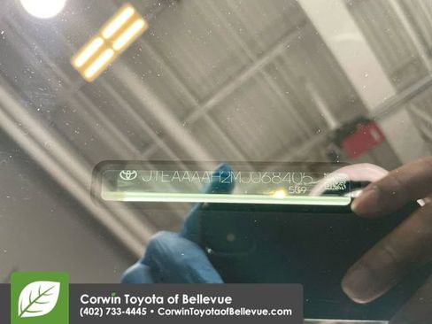 Certified 2021 Toyota Venza Limited image 28