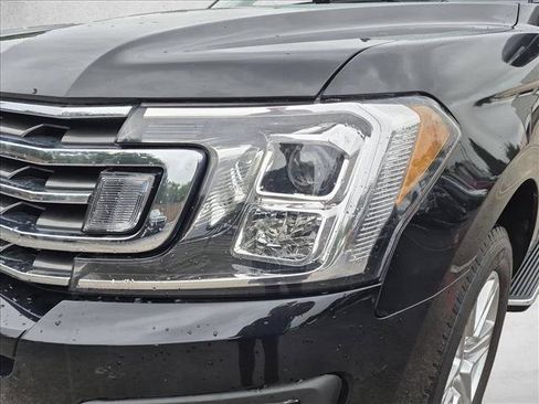 Used 2019 Ford Expedition XLT w/ Equipment Group 202A AWD/4WD image 11
