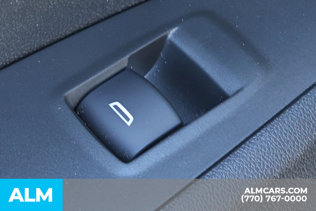 Used 2025 Chevrolet Trax LT FWD image 48