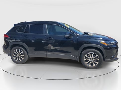 Certified 2024 Toyota Corolla Cross SE image 2