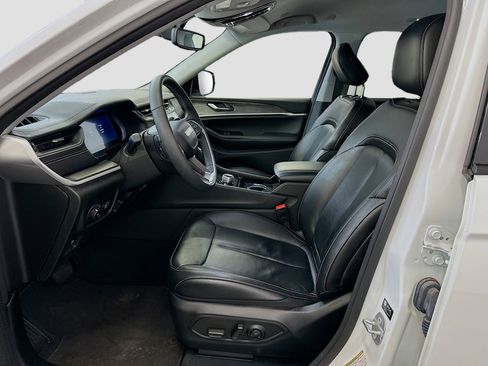 Used 2023 Jeep Grand Cherokee Limited w/ Black Appearance Package image 13