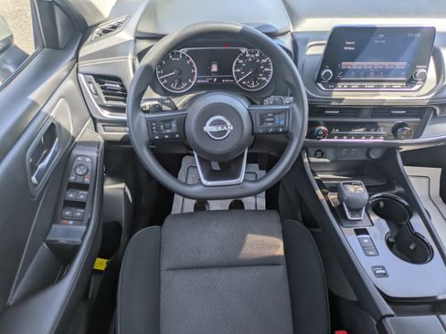 Used 2024 Nissan Rogue SV FWD image 15