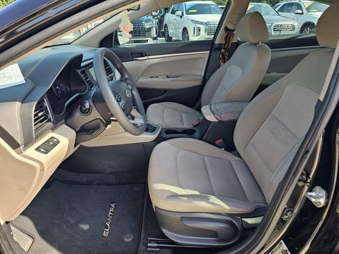 Used 2020 Hyundai Elantra SE FWD image 11