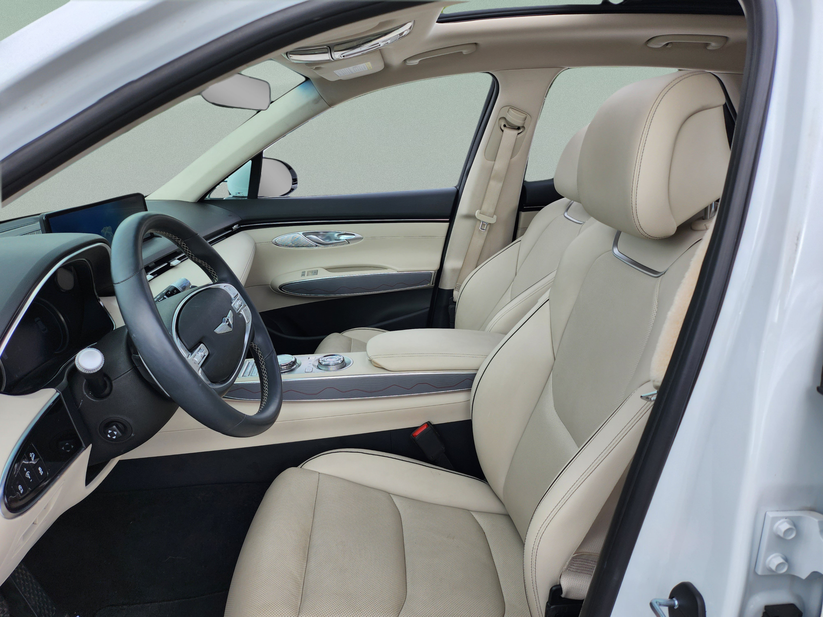 Used 2024 Genesis GV70 2.5T w/ Advanced Package AWD/4WD image 12