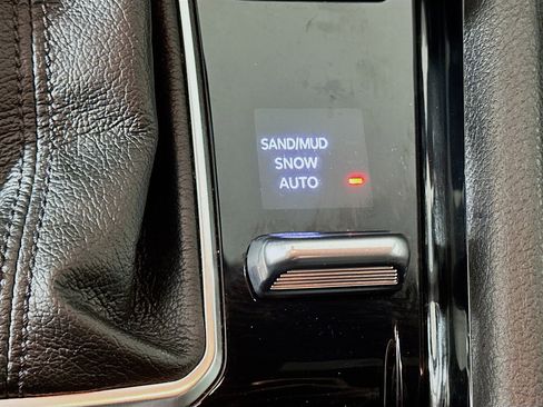 Used 2025 Jeep Compass Limited image 25