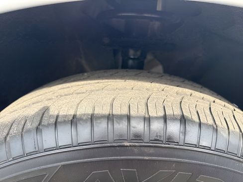 Used 2024 Chrysler Pacifica Touring-L FWD image 34