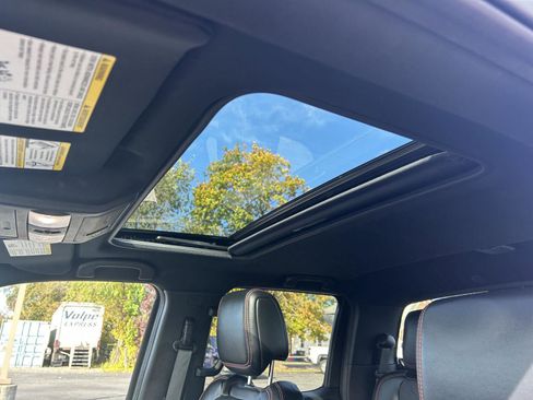 Used 2023 Nissan Frontier PRO-4X w/ Pro-4X Premium Package image 19