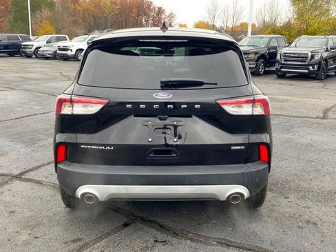 Used 2020 Ford Escape Titanium image 4