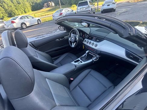 Used 2011 BMW Z4 sDrive30i RWD image 23