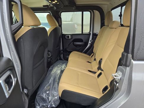 Used 2020 Jeep Gladiator Sport w/ Quick Order Package 24S image 18