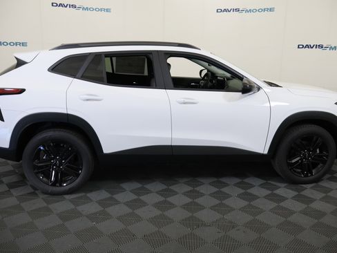 New 2026 Chevrolet Trax ACTIV w/ Sunroof Package FWD image 5