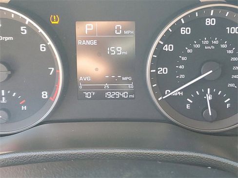 Used 2017 Hyundai Elantra SE image 14