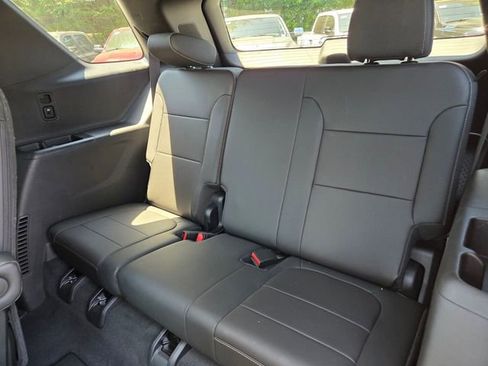 Used 2023 Chevrolet Traverse Premier w/ Redline Edition AWD/4WD image 12