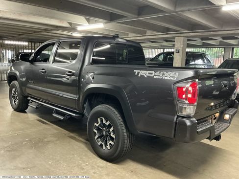Used 2021 Toyota Tacoma TRD Off-Road w/ Technology Package AWD/4WD image 5