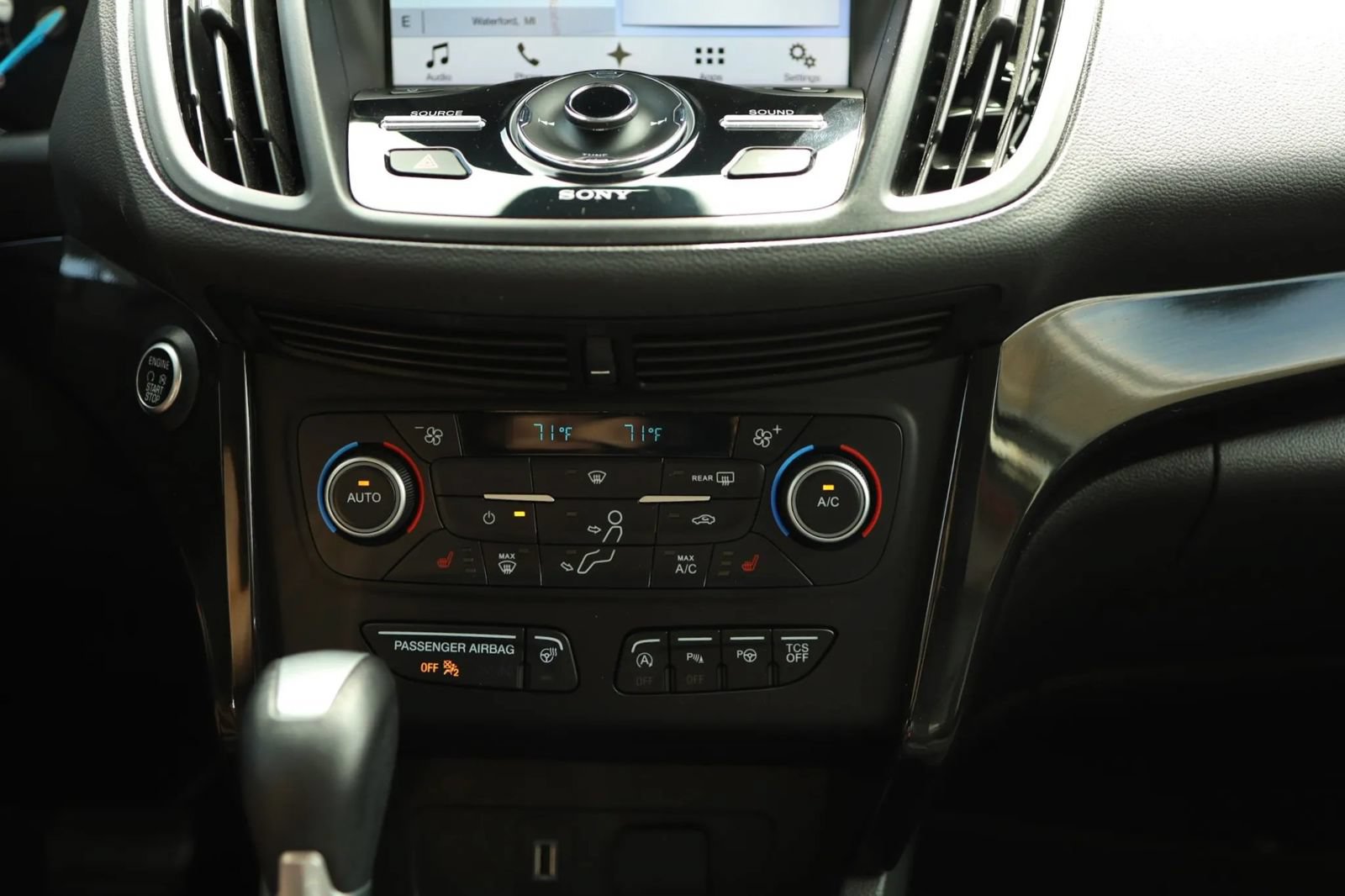Used 2018 Ford Escape Titanium w/ Ford Safe & Smart Package FWD image 26