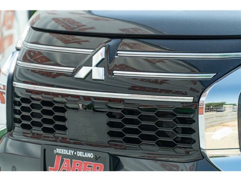 Used 2025 Mitsubishi Outlander AWD image 32
