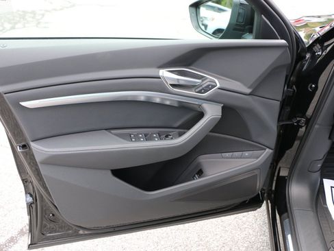 Used 2022 Audi e-tron Premium w/ Convenience Plus Package AWD/4WD image 16