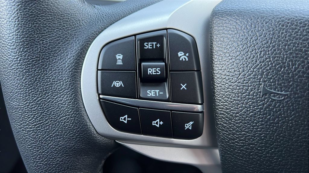 Used 2023 Ford Explorer XLT w/ Equipment Group 202A AWD/4WD image 17