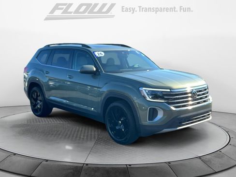 Certified 2026 Volkswagen Atlas SE w/ Panoramic Sunroof Package AWD/4WD image 1