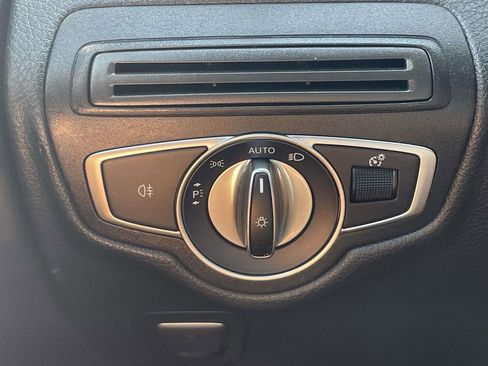 Used 2021 Mercedes-Benz GLC 300 4MATIC image 22