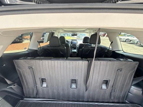 Used 2022 Subaru Ascent Limited w/ Technology Package AWD/4WD image 7