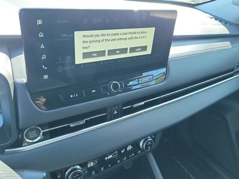 Used 2025 Mitsubishi Outlander SE image 30