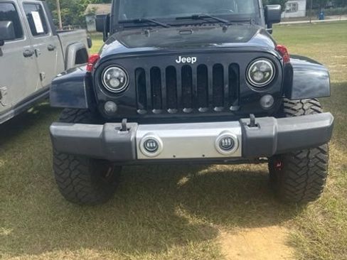 Used 2014 Jeep Wrangler Unlimited Sahara AWD/4WD image 2