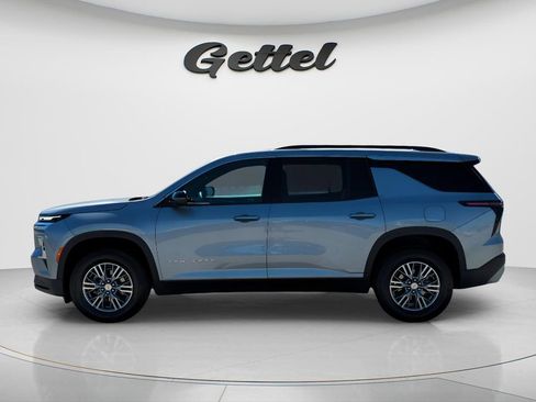 Used 2025 Chevrolet Traverse LT image 8