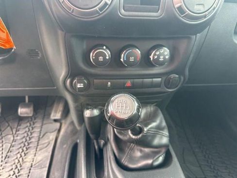 Used 2018 Jeep Wrangler Sport AWD/4WD image 15