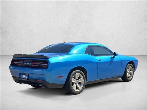 Used 2023 Dodge Challenger SXT image 5