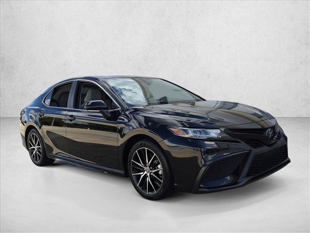 Used 2024 Toyota Camry SE w/ Cold Weather Package FWD image 3
