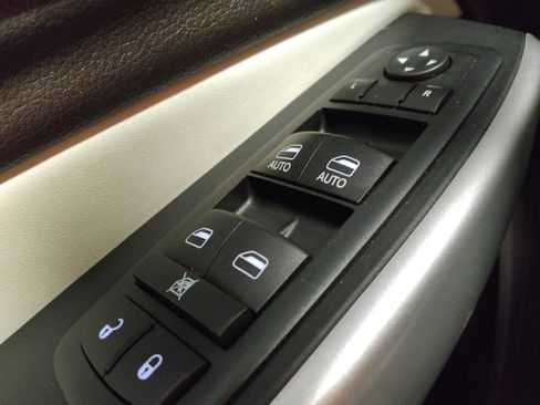 Used 2017 Jeep Cherokee Overland w/ Heavy Duty Protection Group AWD/4WD image 27