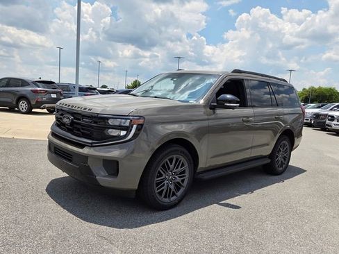 New 2026 Ford Expedition Platinum w/ Stealth Appearance Package AWD/4WD image 3
