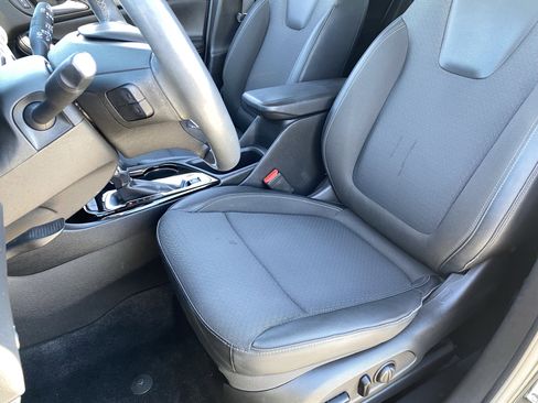 Used 2022 Buick Encore GX Preferred w/ Cold Weather Comfort Package FWD image 16