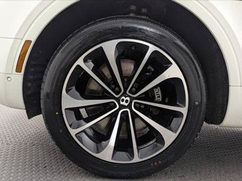 Used 2019 Bentley Bentayga AWD/4WD image 32