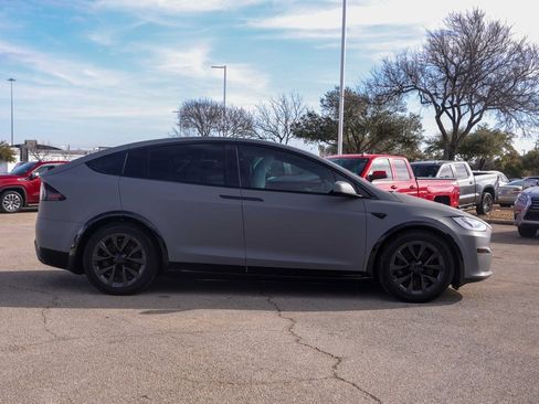 Used 2022 Tesla Model X Plaid image 8