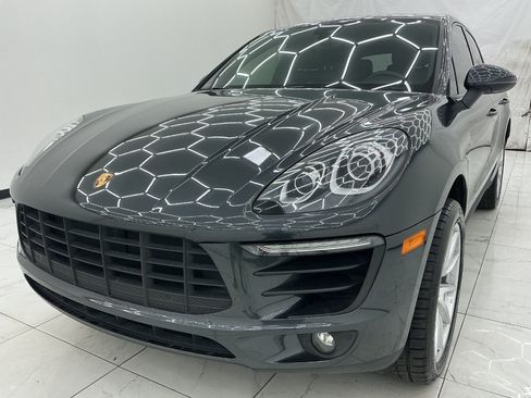 Used 2018 Porsche Macan AWD/4WD image 1
