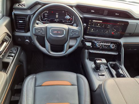 Used 2025 GMC Sierra 1500 AT4 w/ AT4 Premium Package AWD/4WD image 5