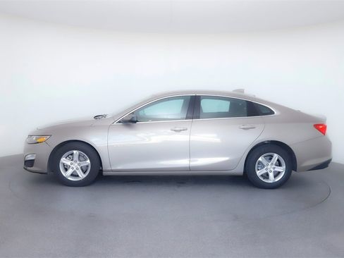Used 2024 Chevrolet Malibu LT image 2