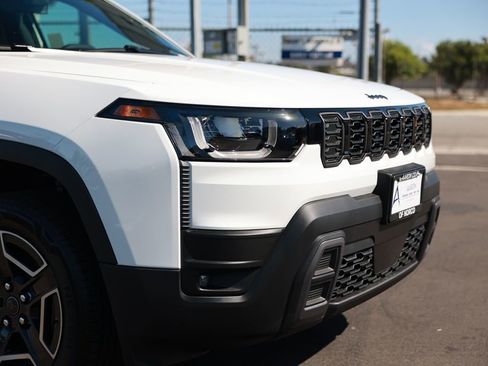 New 2026 Jeep Cherokee Laredo image 7