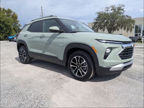 New 2026 Chevrolet TrailBlazer LT w/ Driver Confidence Package FWD image 2
