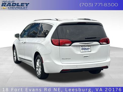 Used 2019 Chrysler Pacifica Touring-L image 3