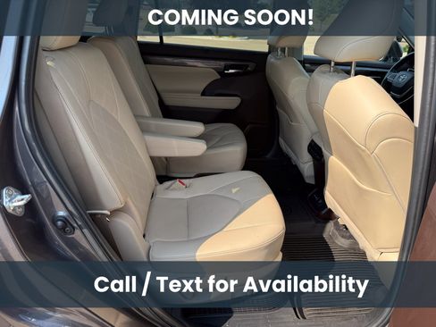 Used 2022 Toyota Highlander Platinum AWD/4WD image 11