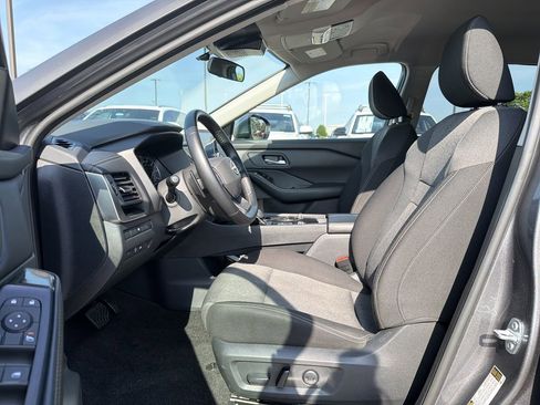 Used 2025 Nissan Rogue SV FWD image 11