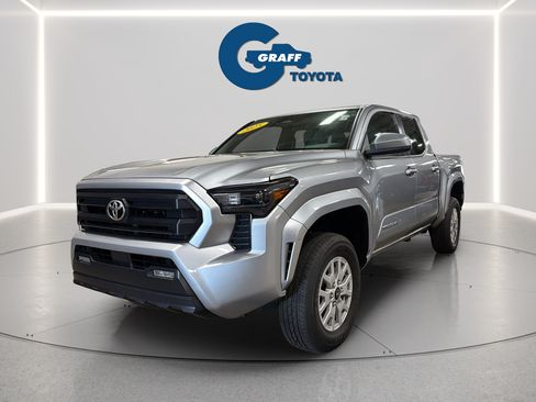 Used 2025 Toyota Tacoma SR5 AWD/4WD image 1