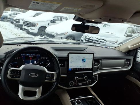 Used 2022 Ford Expedition XLT image 9