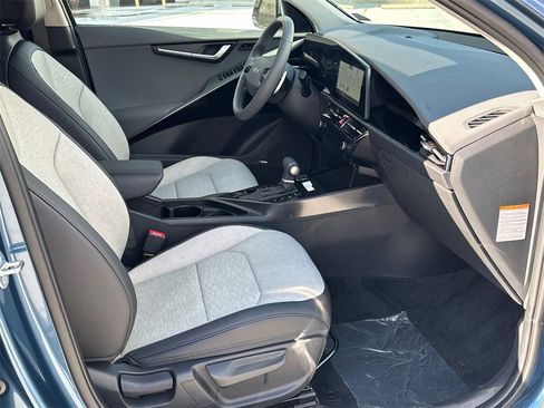 New 2025 Kia Niro SX image 12